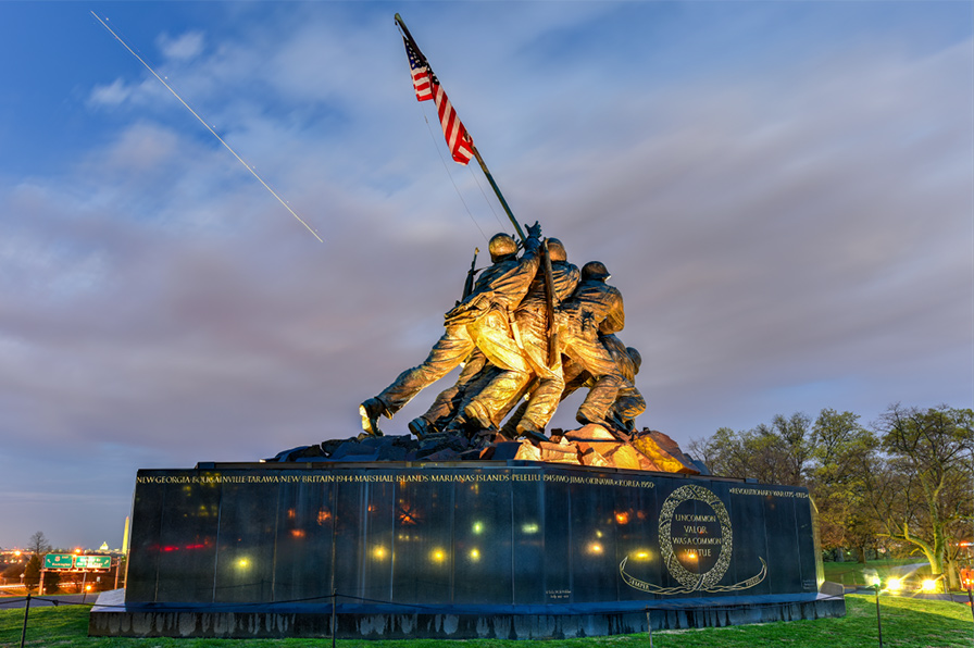 Photo of a statue memorializing veterans, to whom Trailways provides a 15% military discount on bus tickets